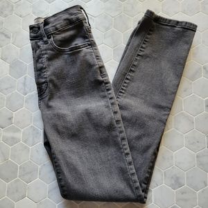 Everlane | High Rise Slim Straight Leg Jeans in Faded Black